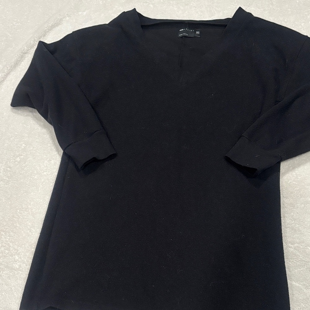 ⭐️2/$10 - Black V-Neck Long Sweater